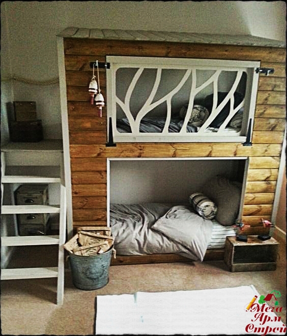 Двухъярусная деревянная кровать